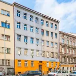 10 Minutes National Museum Prague, Cozy Apartment